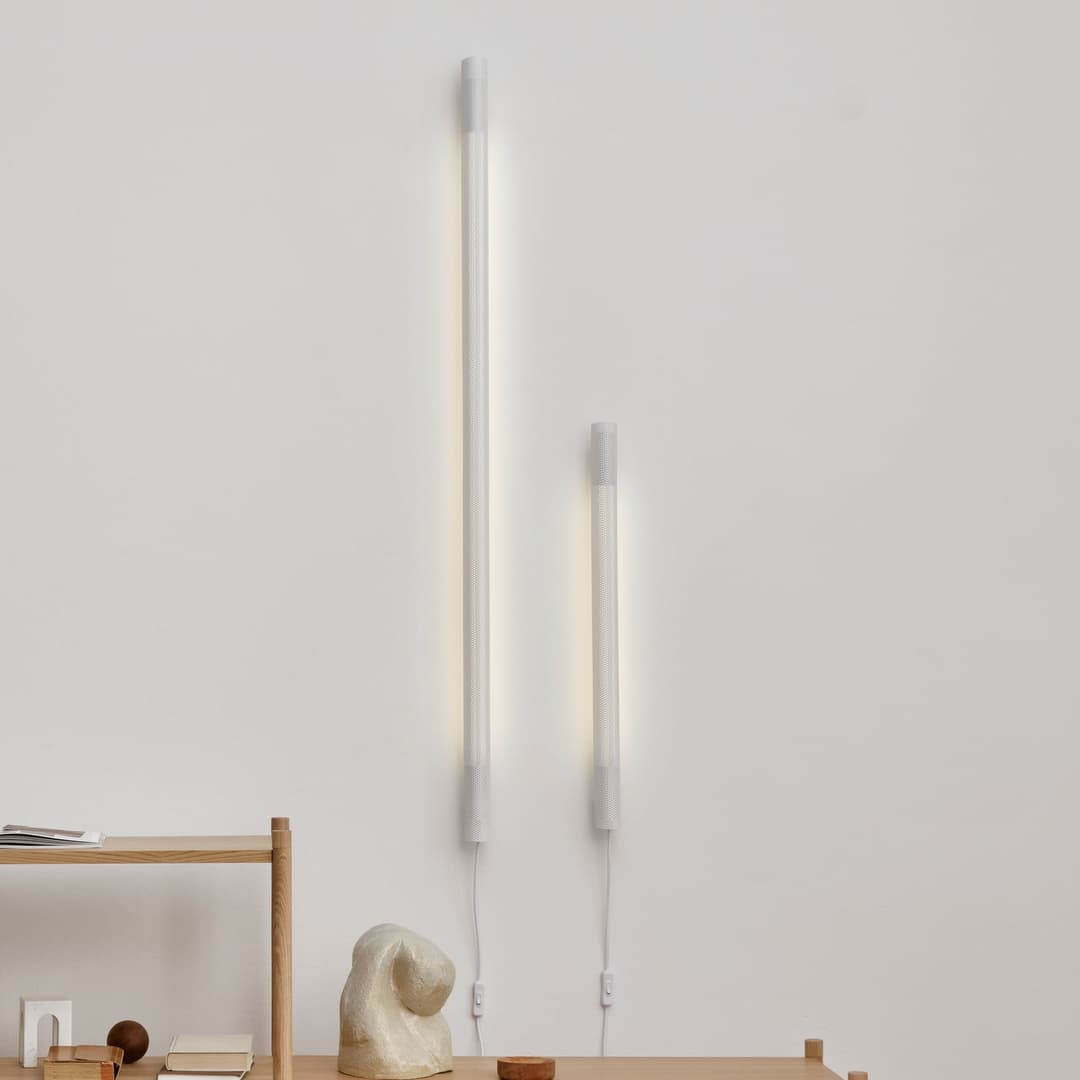 Radent Wandleuchte, weiß, Höhe 135 cm, G13 - GEJST - Wohnzimmer - Metall - Einflammig