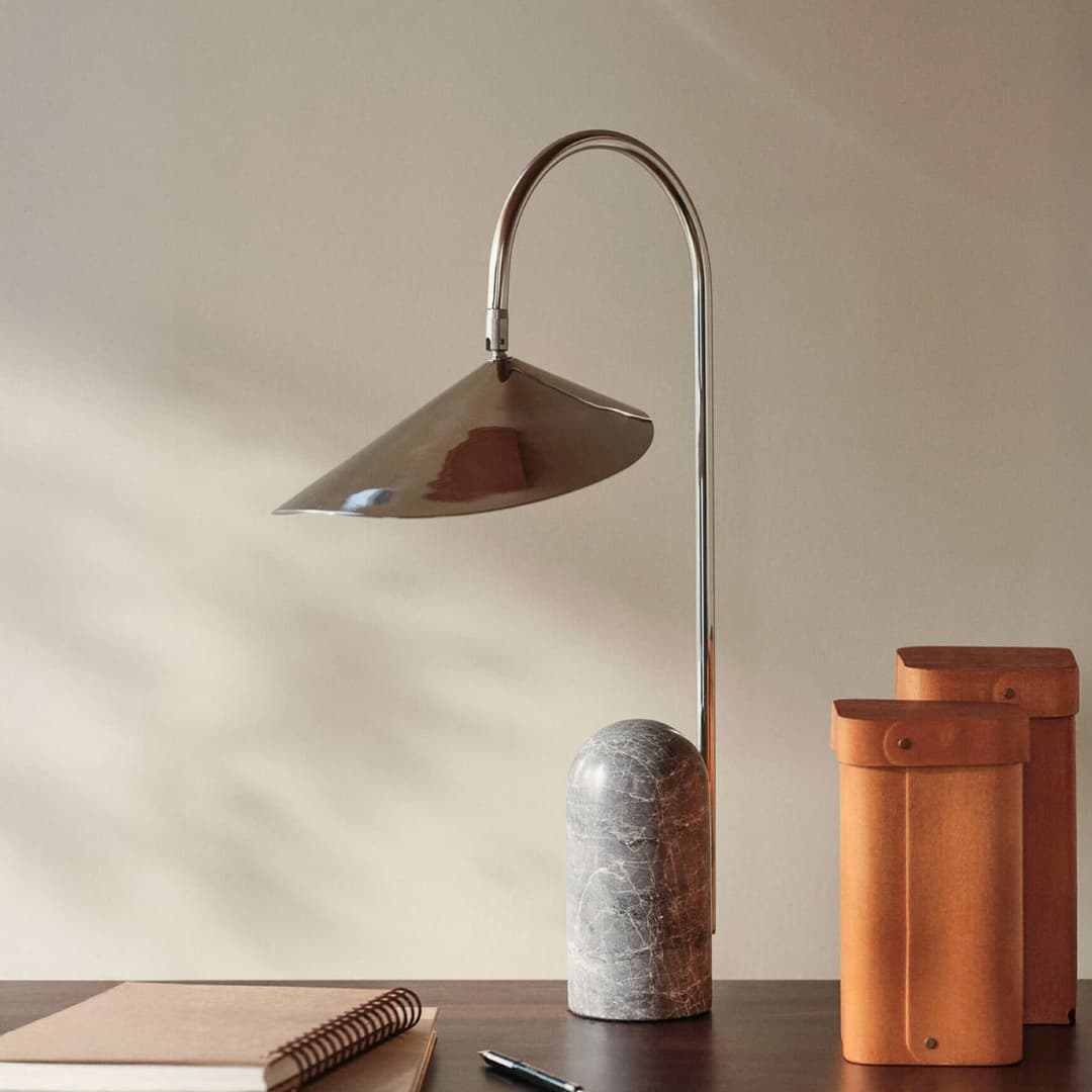 Arum Tischlampe, edelstahl, Metall/Marmor 53cm - ferm LIVING - Wohnzimmer - Design - Einflammig