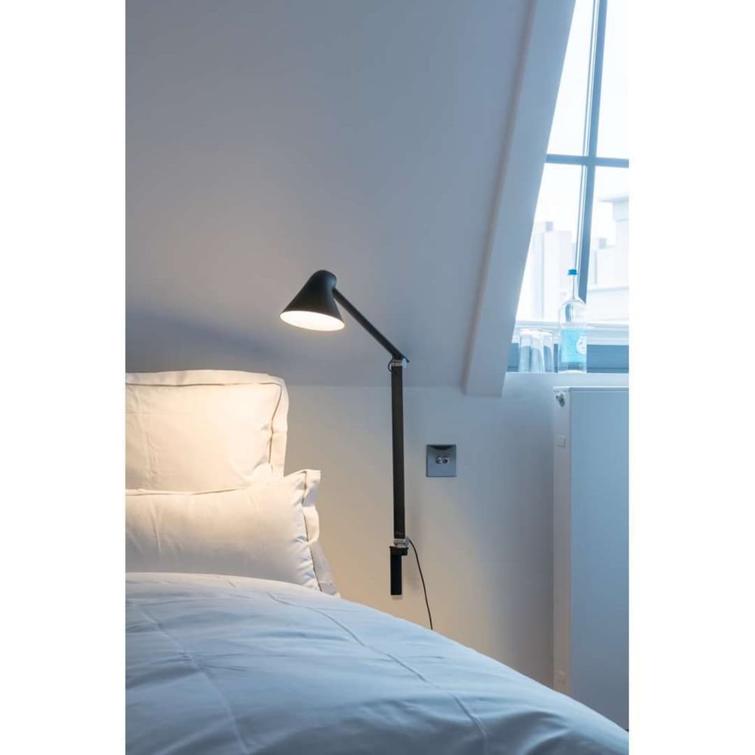 NJP Box Long LED-Wandleuchte, 2700K, weiß - Louis Poulsen - Wohnzimmer - Aluminium