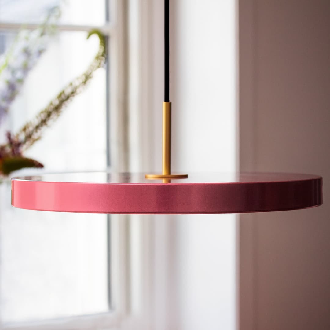 Asteria Medium LED-Hängelampe, rosé/messing, Ø 43 cm - UMAGE - Wohnzimmer - Design - Metall - Einflammig