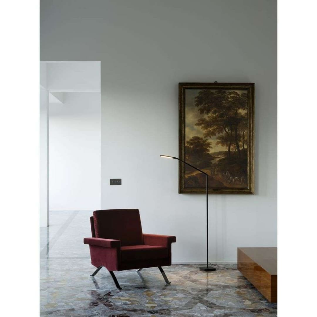 Untitled Reading Linear Stehlampe, schwarz - Nemo Lighting - Wohnzimmer - Aluminium