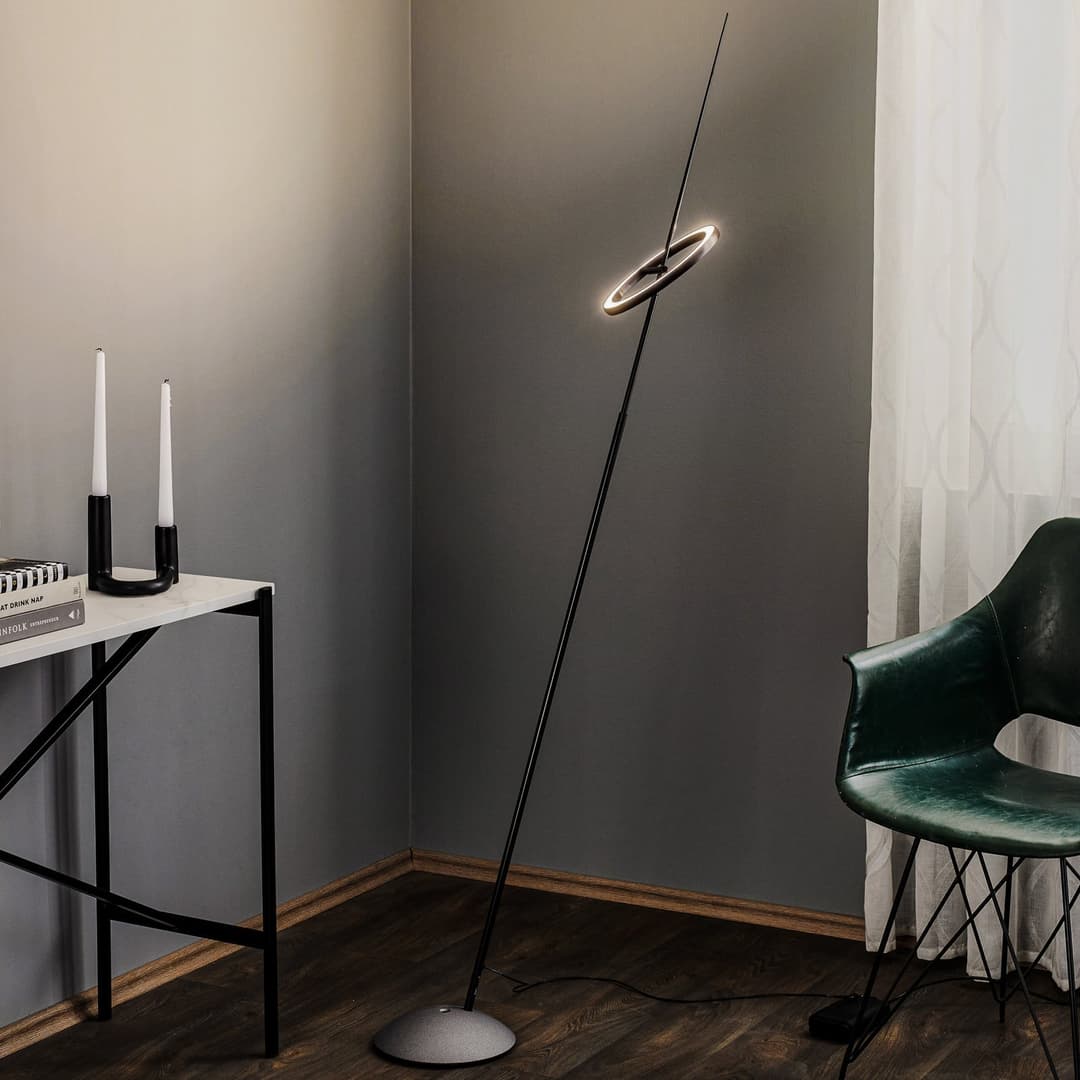 Ringelpiez Schwarz Stehleuchte 100-240V - Ingo Maurer - Wohnzimmer - Design - Kunststoff - Einflammig