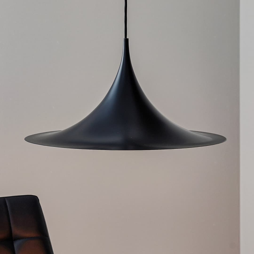 Semi Pendelleuchte Ø47 Matt Schwarz - GUBI - Wohnzimmer - Design - Metall - Einflammig