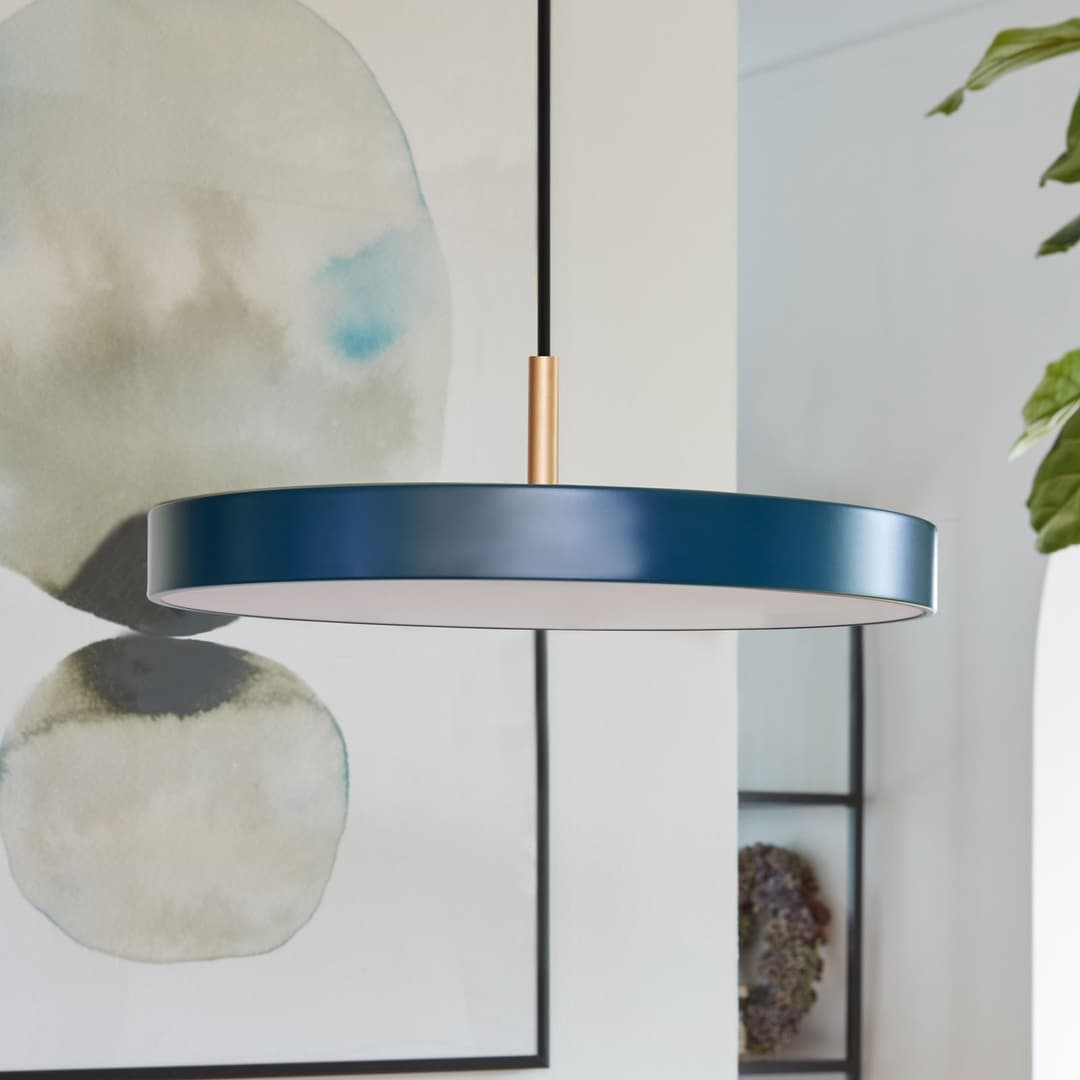 LED-Hängelampe Asteria Mini, petrol/messing, Ø 31 cm - UMAGE - Wohnzimmer - Design - Metall - Einflammig