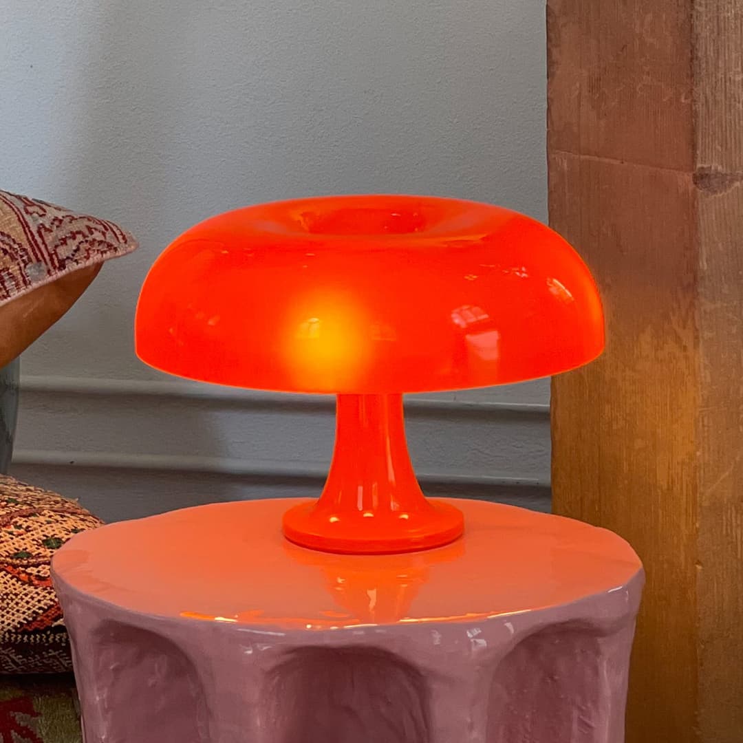 Nessino Tischleuchte, orange, Ø32 cm - Artemide - Wohnzimmer - Design - Kunststoff - Einflammig