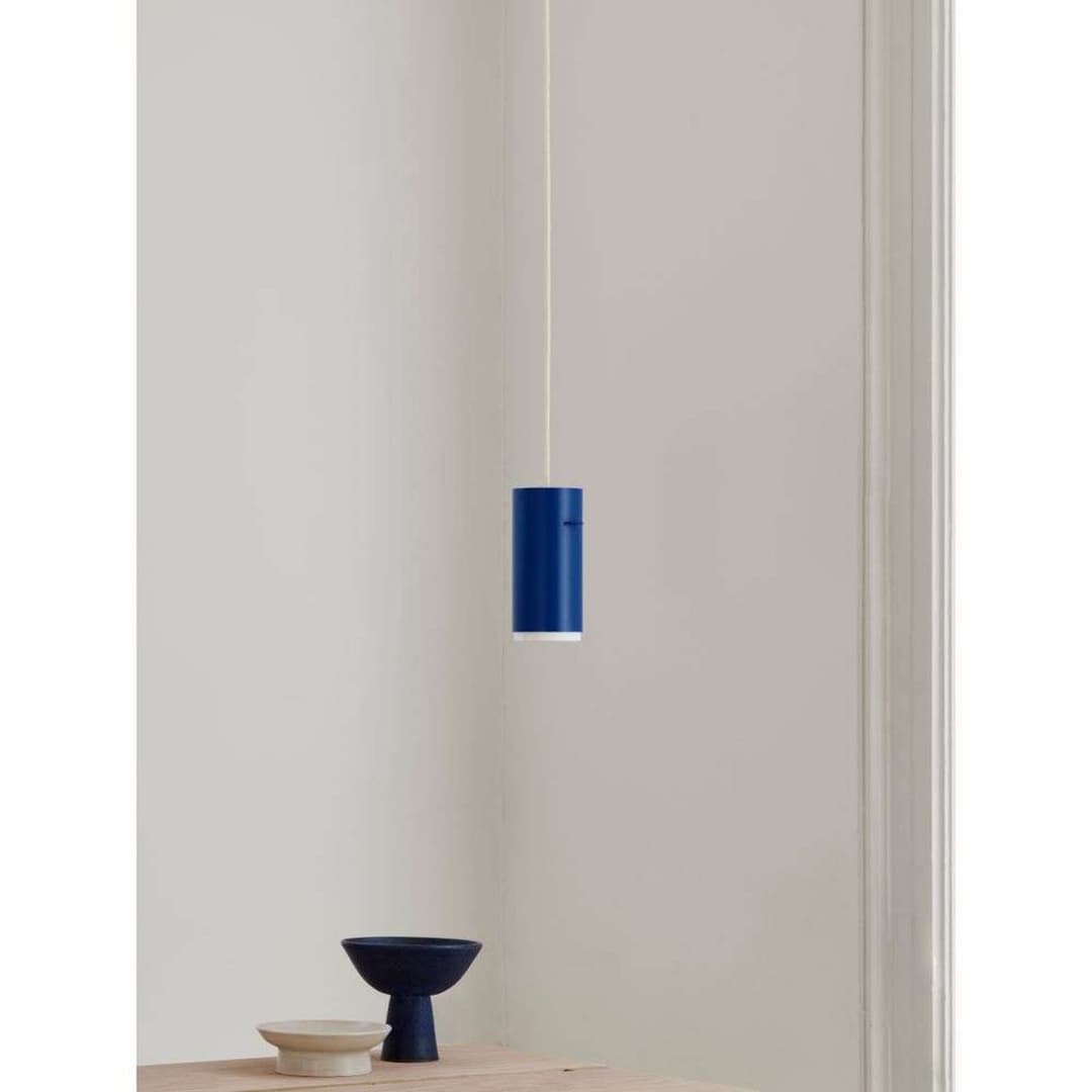 Tube Pendelleuchte Small Deep Blue - Moebe - Wohnzimmer - Aluminium