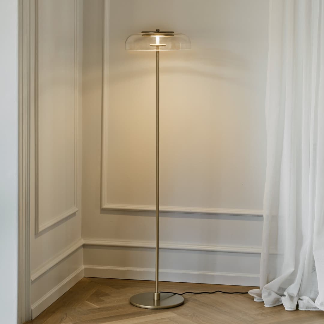 Blossi LED-Stehleuchte, Höhe 120 cm, goldfarben/klar - Nuura - Wohnzimmer - Skandinavisch - Metall - Mit Schirm