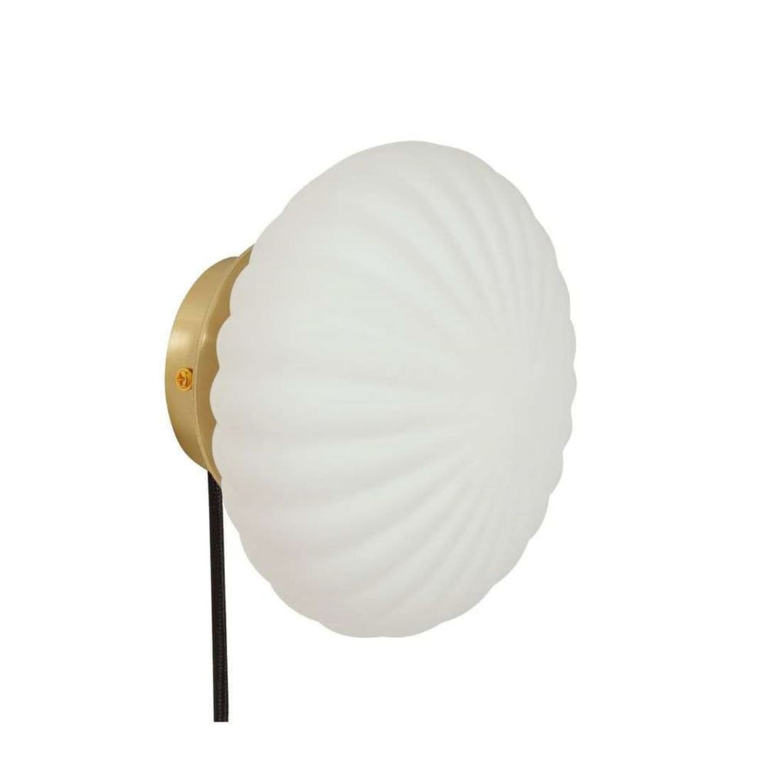 Kumu Wandleuchte Ø18 Opal/Brass - Hübsch - Wohnzimmer - Glas