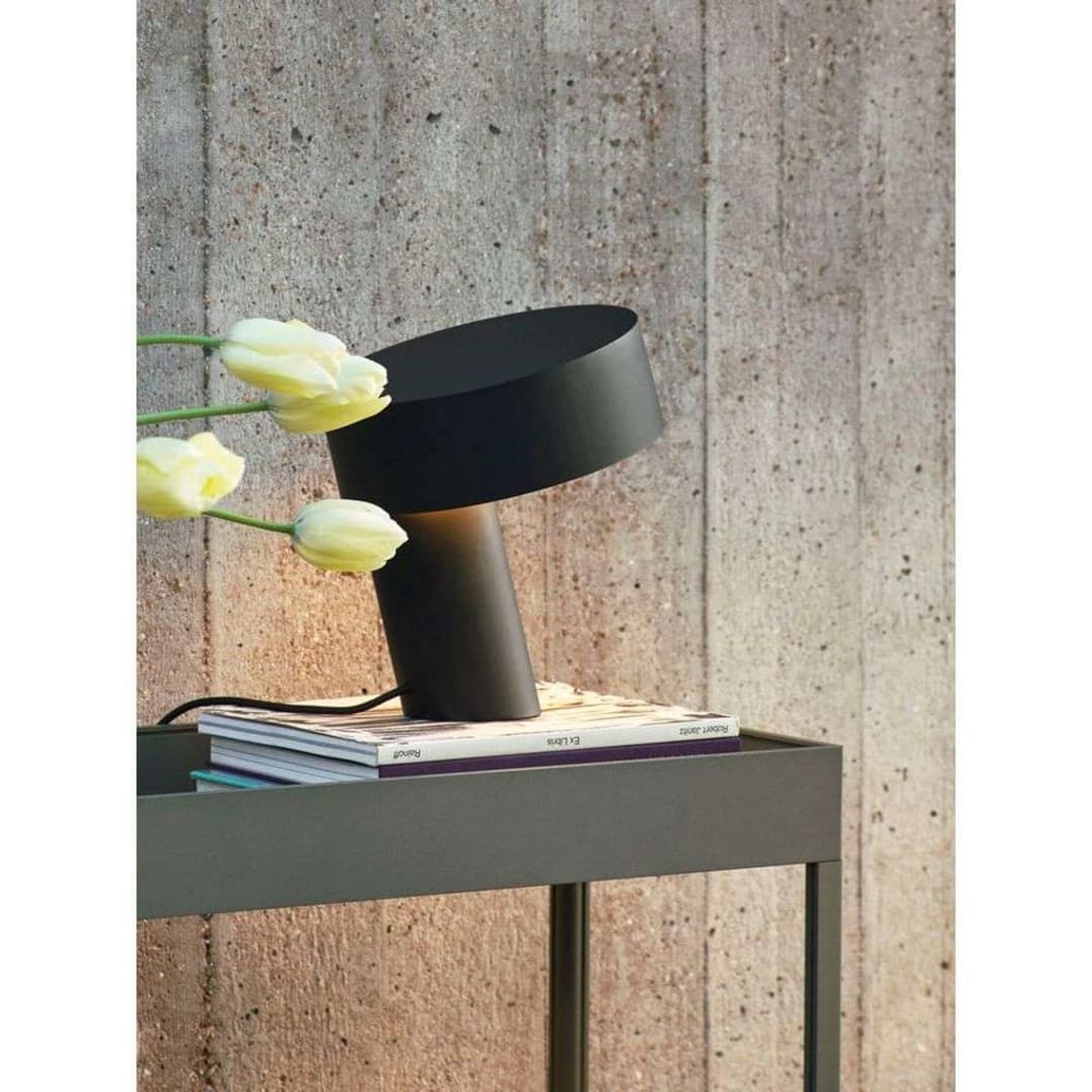 Slant Tischleuchte Soft Black - HAY - Wohnzimmer - Aluminium