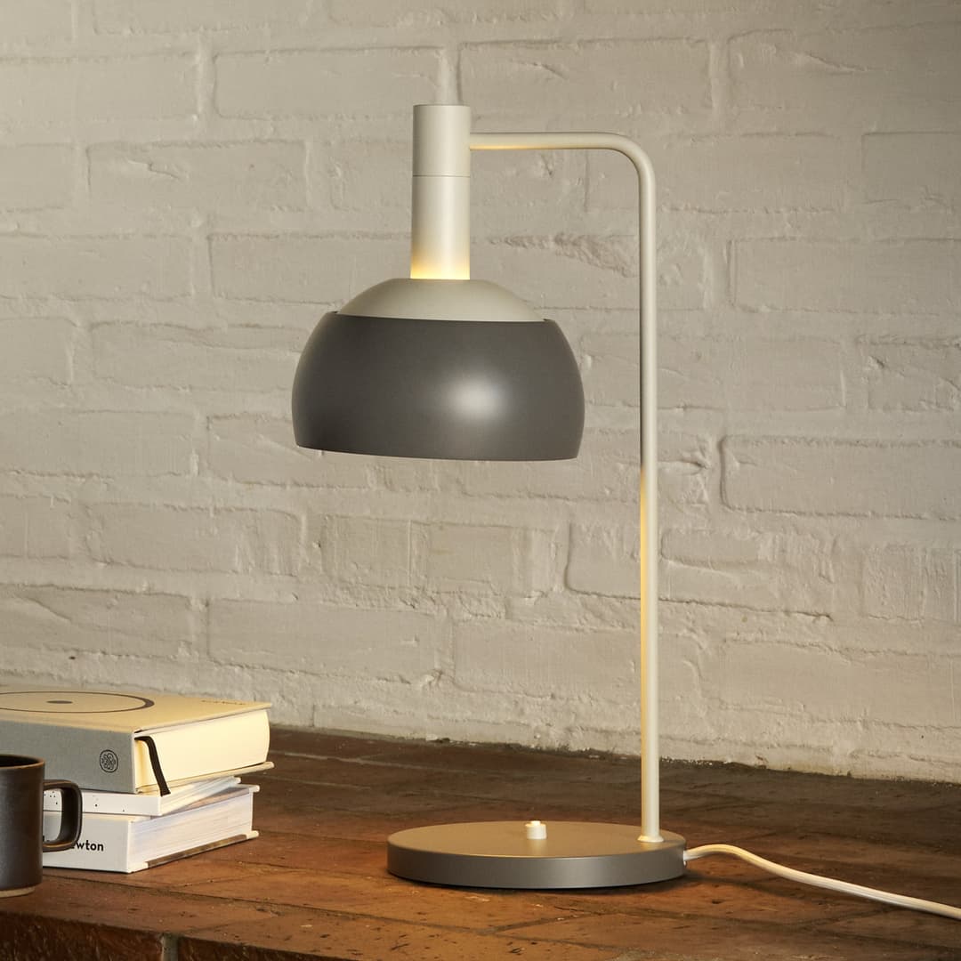 FJ Elements Tischleuchte grau 45 cm - Louis Poulsen - Wohnzimmer - Modern - Aluminium - Mit Schirm