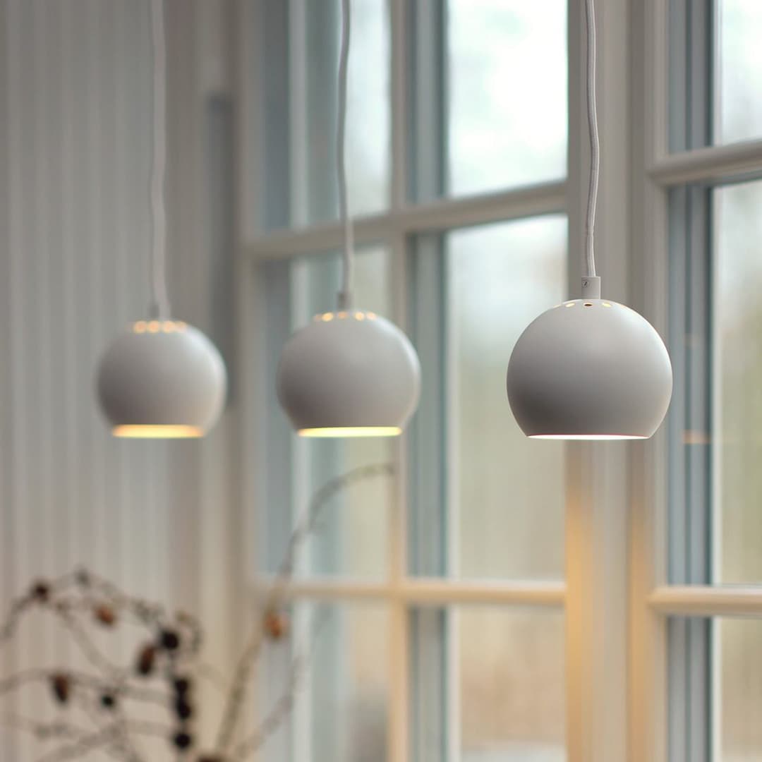 Ball Pendelleuchte Ø12 Matt White - Frandsen - Wohnzimmer - Design - Metall - Einflammig