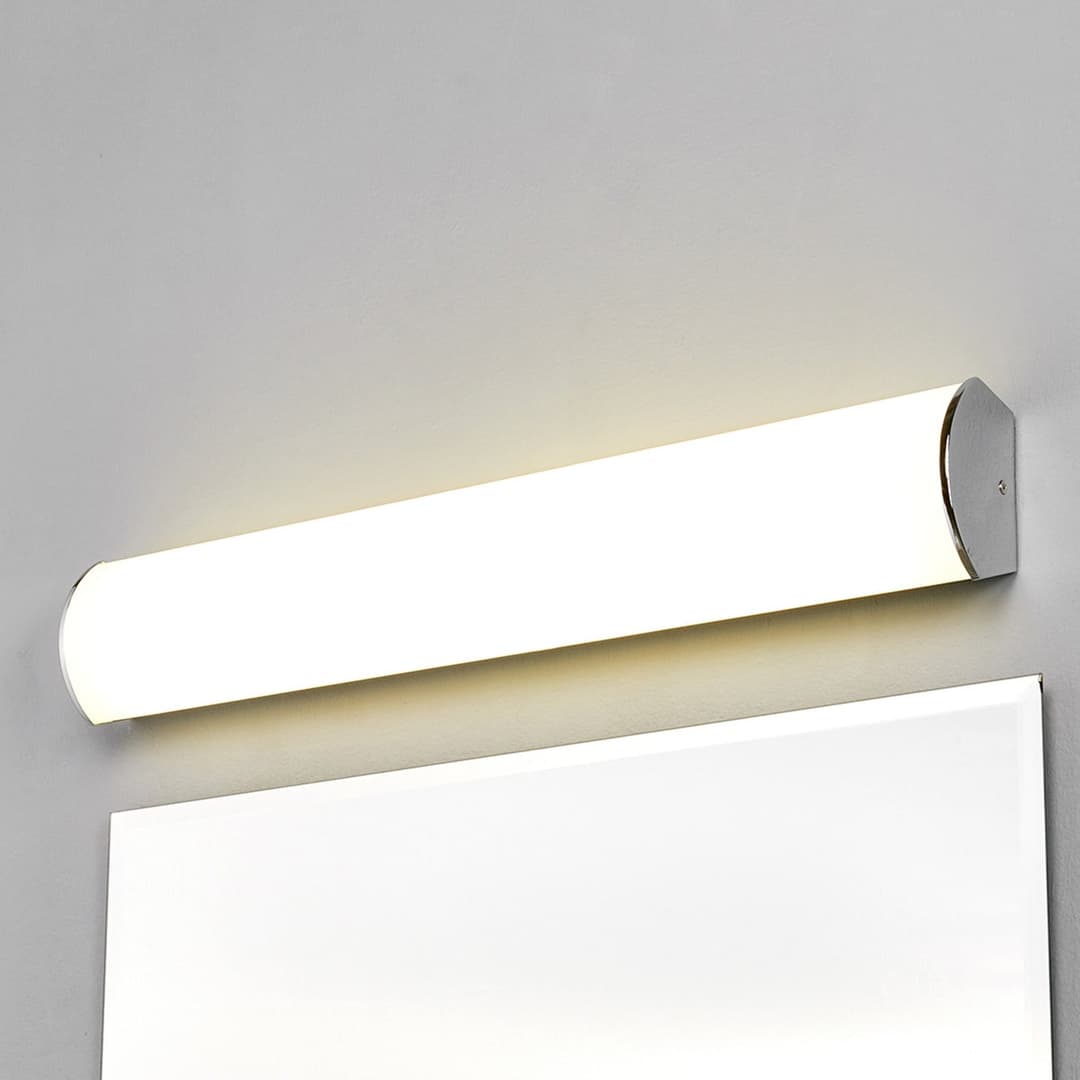 Lindby LED-Bad-Wandleuchte Elanur, weiß/chrom, 58 cm, IP44 - Badezimmer - Modern - Metall - Eckig