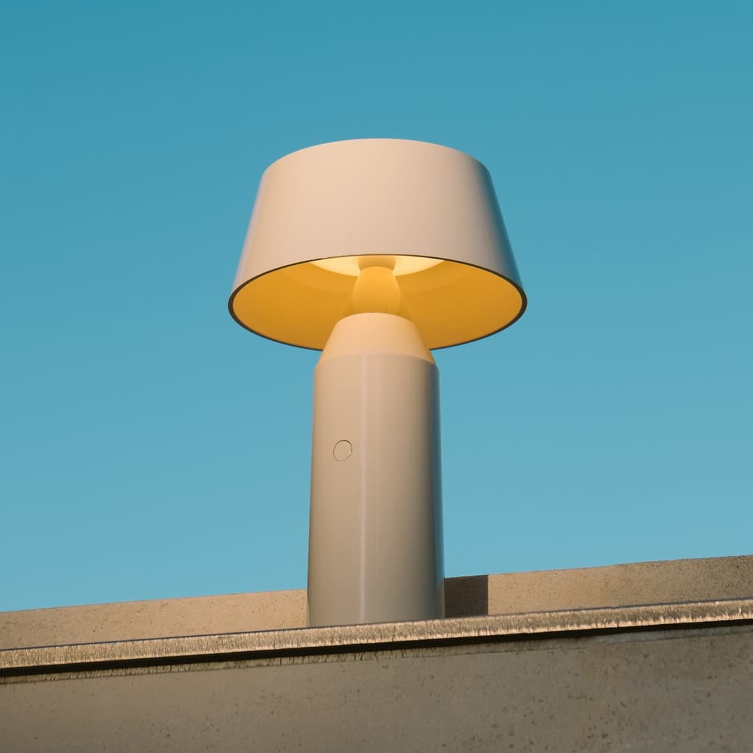 Bicoca Tischleuchte Off-White - Marset - Wohnzimmer - Design - Kunststoff - Mit Schirm