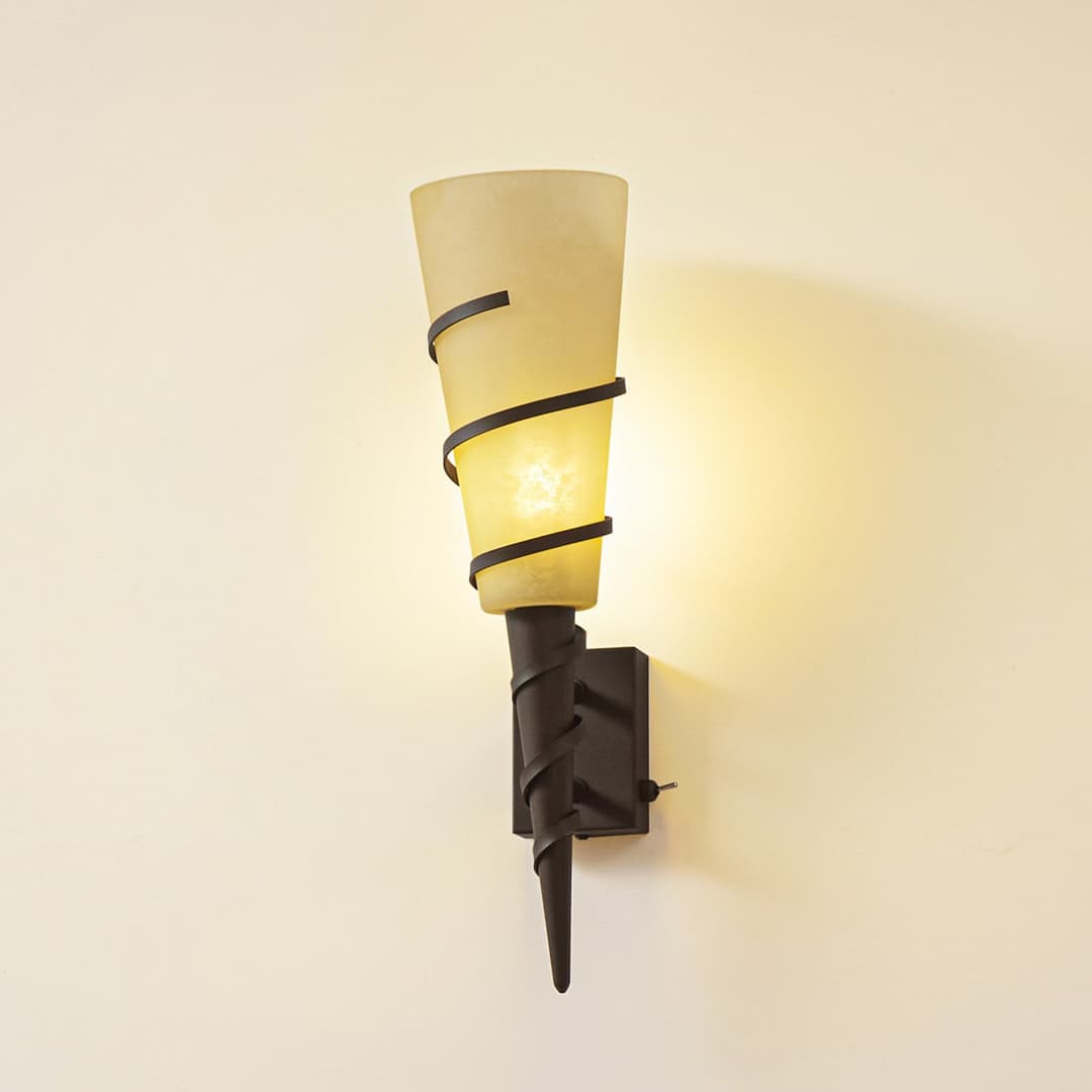 Lindby Wandleuchte Anouk, Höhe 44 cm, Glas, Metall, Fackel - Wohnzimmer - Landhaus / Rustikal - Einflammig
