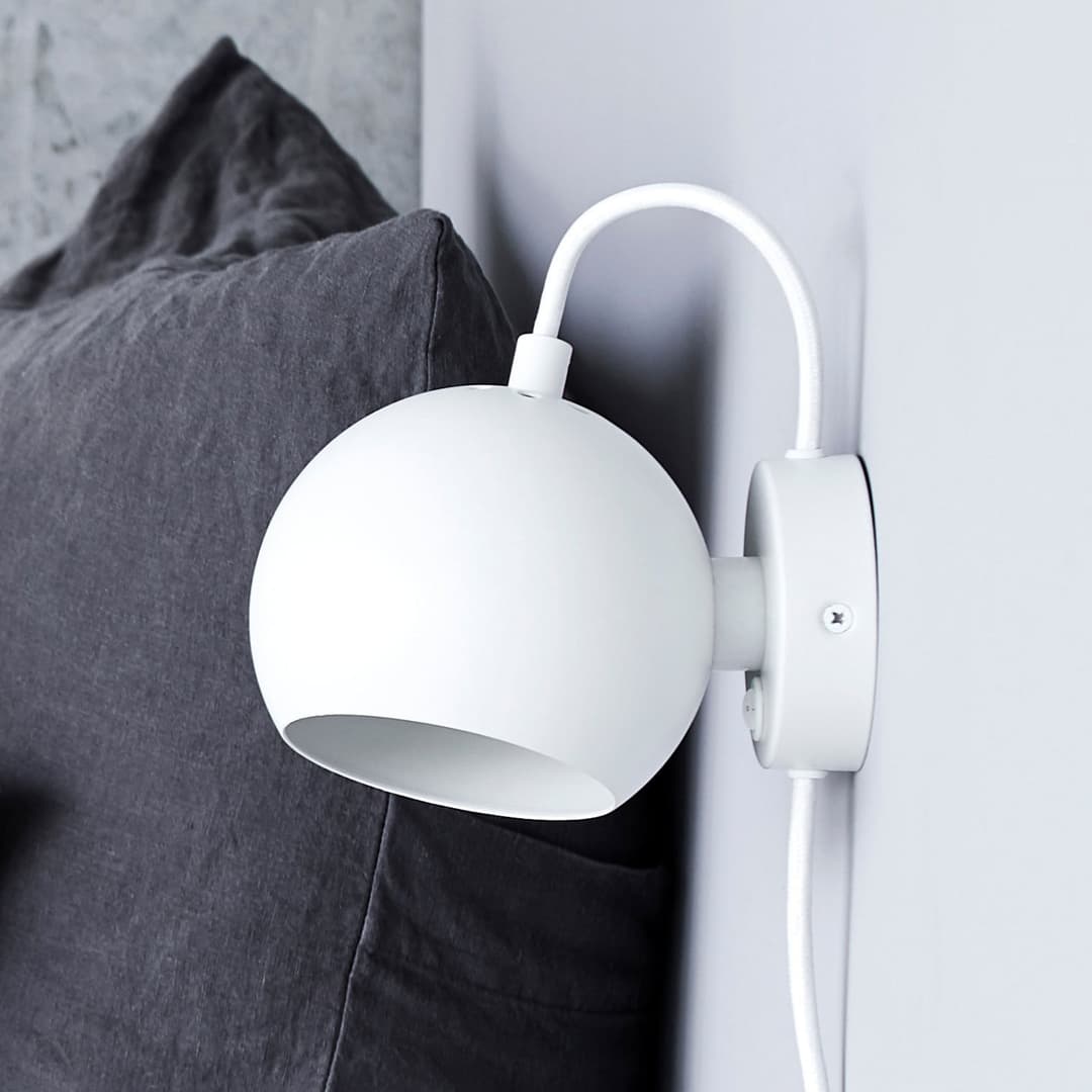 Ball Wandleuchte Matt White - Frandsen Ball Magnet - Wohnzimmer - Design - Metall - Einflammig