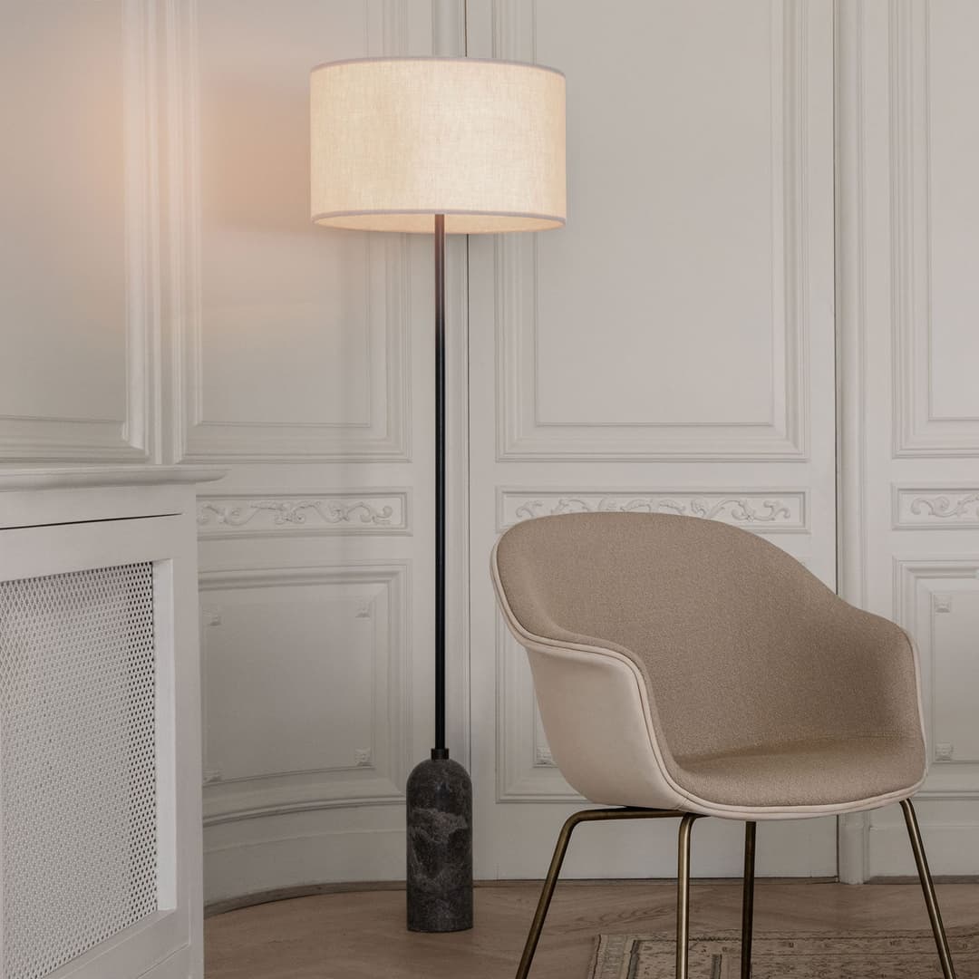 Gravity Stehleuchte Grau Marmor/Canvas - GUBI - Wohnzimmer - Design - Stein - Mit Schirm