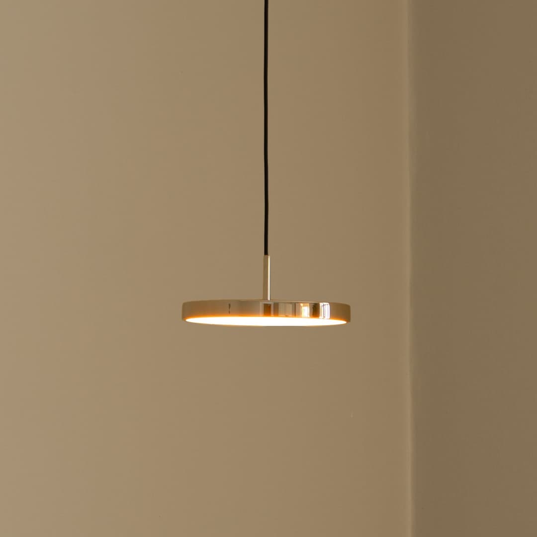 Asteria Micro LED-Hängelampe, messing poliert, 15 cm - UMAGE - Wohnzimmer - Design - Metall - Mit Schirm