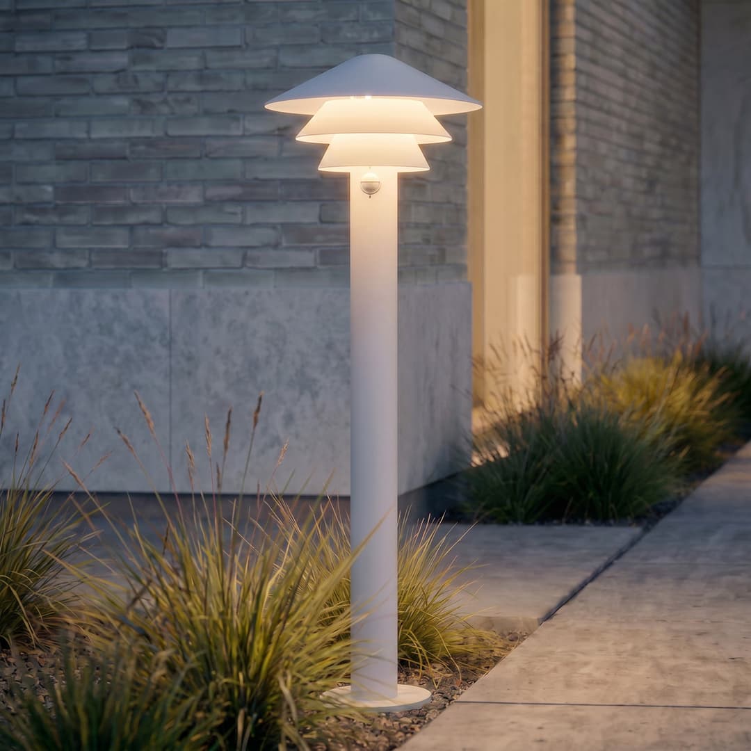 Montaro LED-Wegeleuchte, weiß, 110 cm, Sensor, Aluminium, IP54 - Lucande - Modern - Einflammig