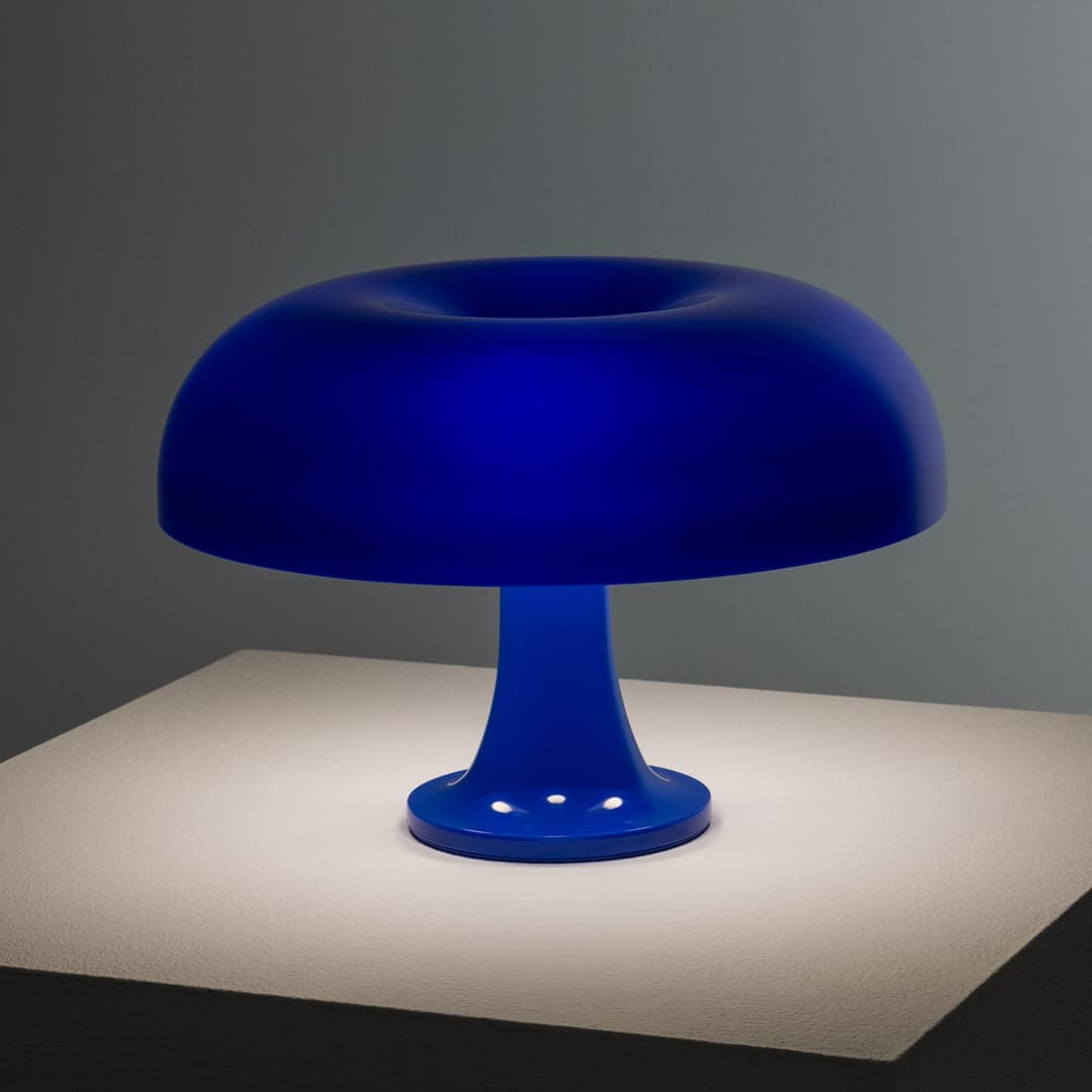 Nessino Tischleuchte, blau, Ø32 cm - Artemide - Wohnzimmer - Design - Kunststoff - Einflammig