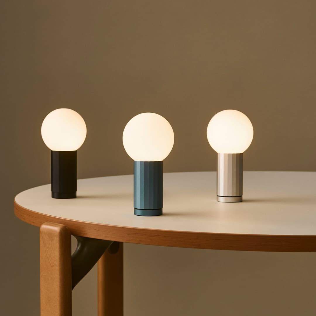 TURN ON LED-Tischlampe, schwarz, Höhe 20 cm, dimmbar - HAY - Wohnzimmer - Modern - Glas - Mit Schirm