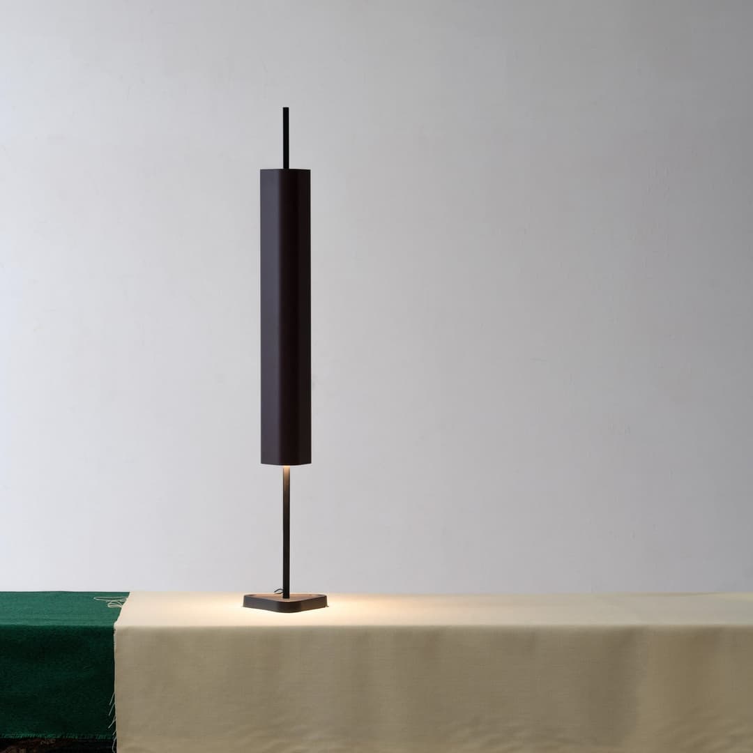 Emi Tischleuchte Deep Red - Flos - Wohnzimmer - Design - Aluminium - Gebündelt