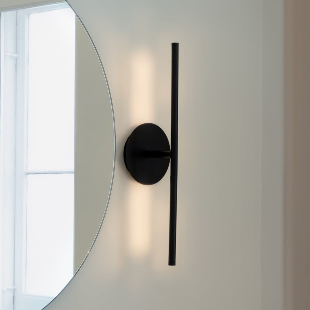 Omni LED-Wandleuchte, schwarz Breite 54 cm 2-flg. - UMAGE - Wohnzimmer - Design - Aluminium - Mehrflammig