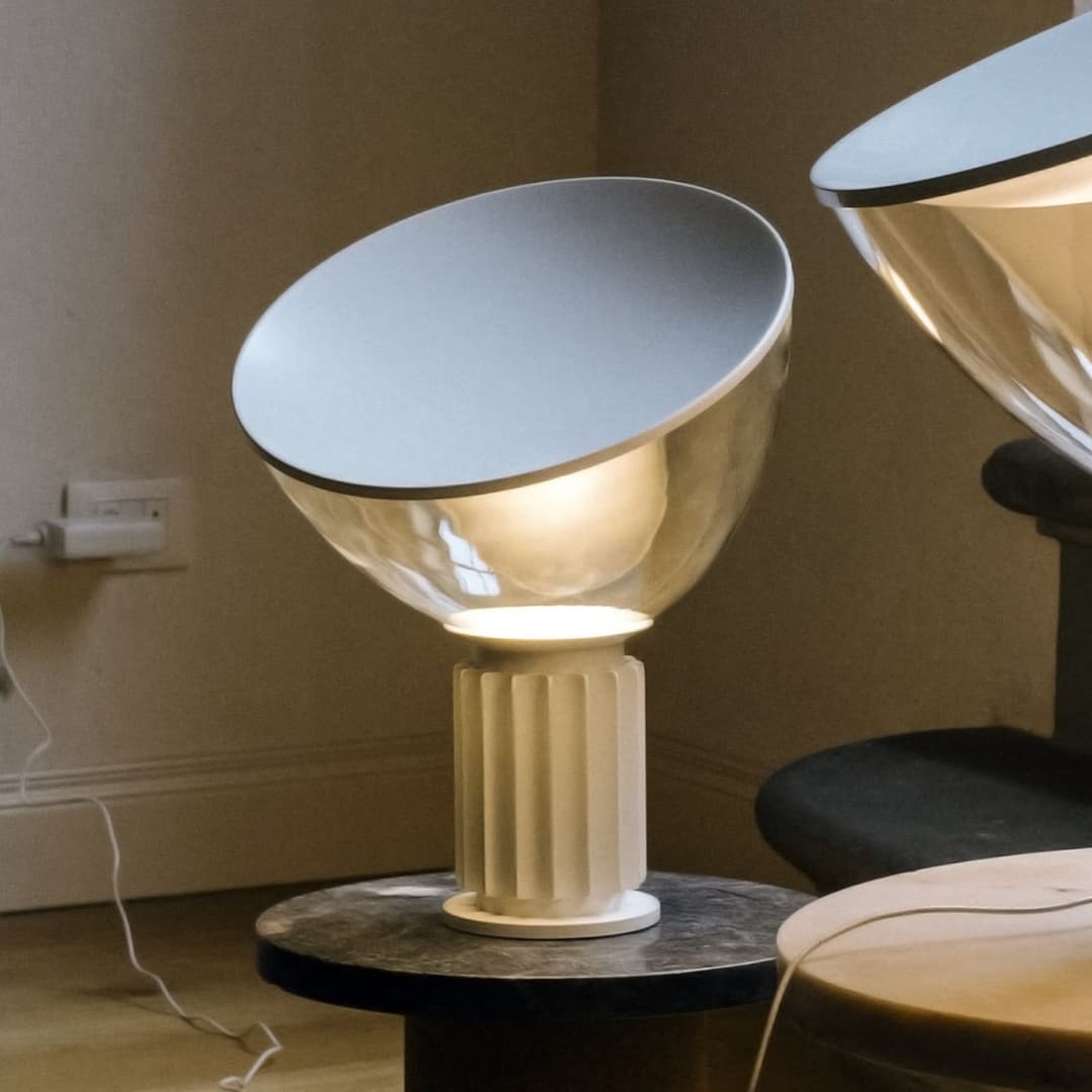Taccia LED-Tischleuchte Small, weiß - Flos Taccia small - Wohnzimmer - Design - Metall - Einflammig