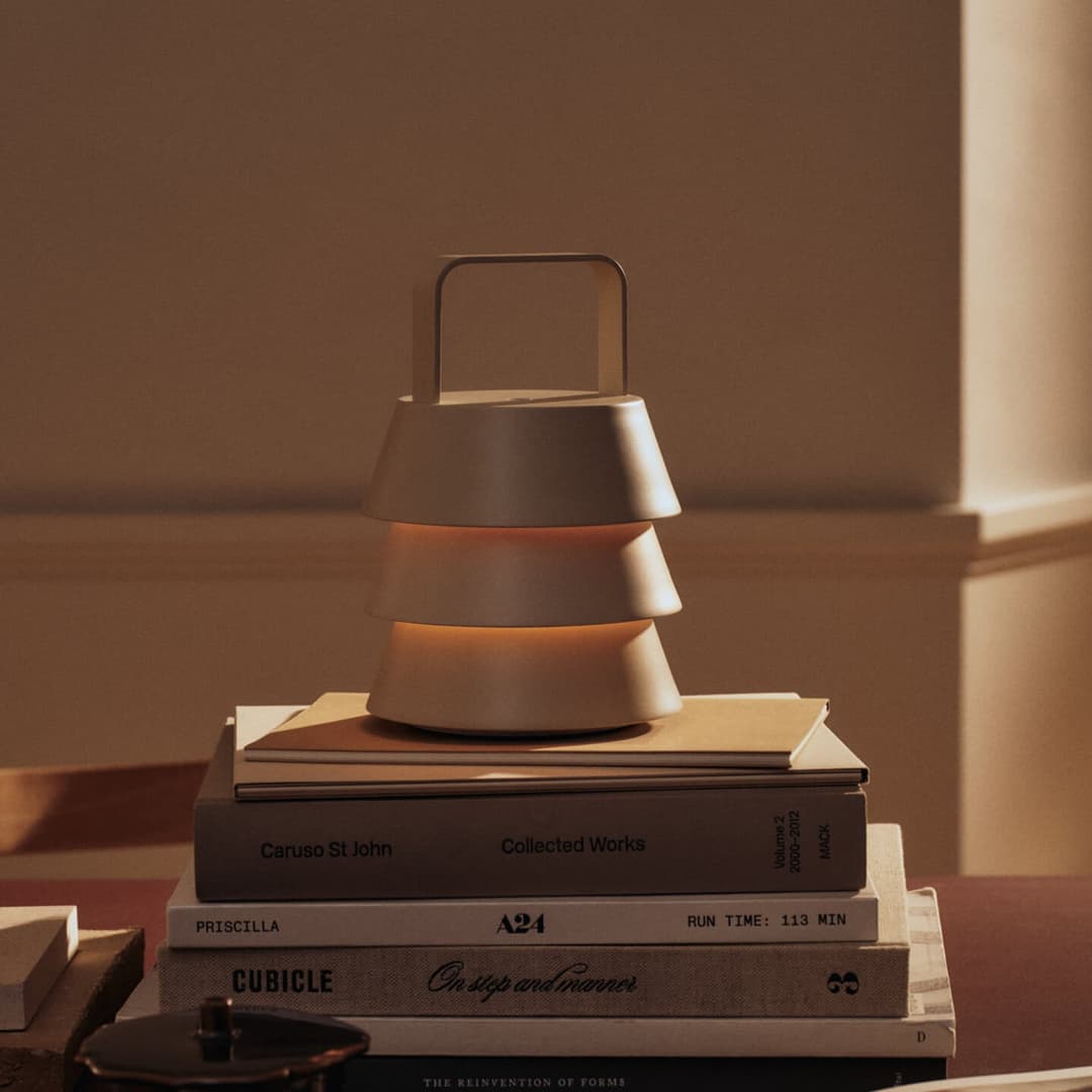 Luver Portable Tischlampe, kaschmir-beige IP44 - ferm LIVING - Wohnzimmer - Metall - Einflammig