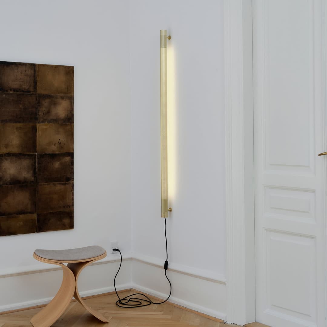 Radent Wandleuchte, messingfarben, H 135 cm, G13 - GEJST - Wohnzimmer - Metall - Einflammig