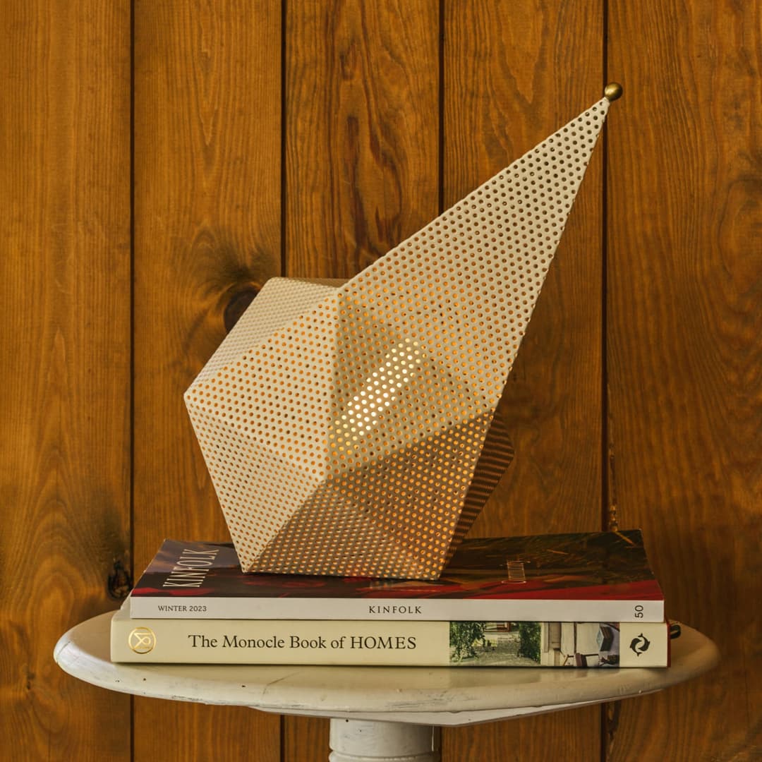 Bagdad Portable Tischleuchte Cream Weiß/Semi Matt - GUBI - Terrasse - Modern - Metall - Einflammig