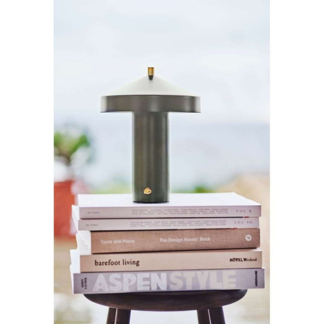 Hatto Portable Tischleuchte Olive - OYOY Living Design - Wohnzimmer - Metall
