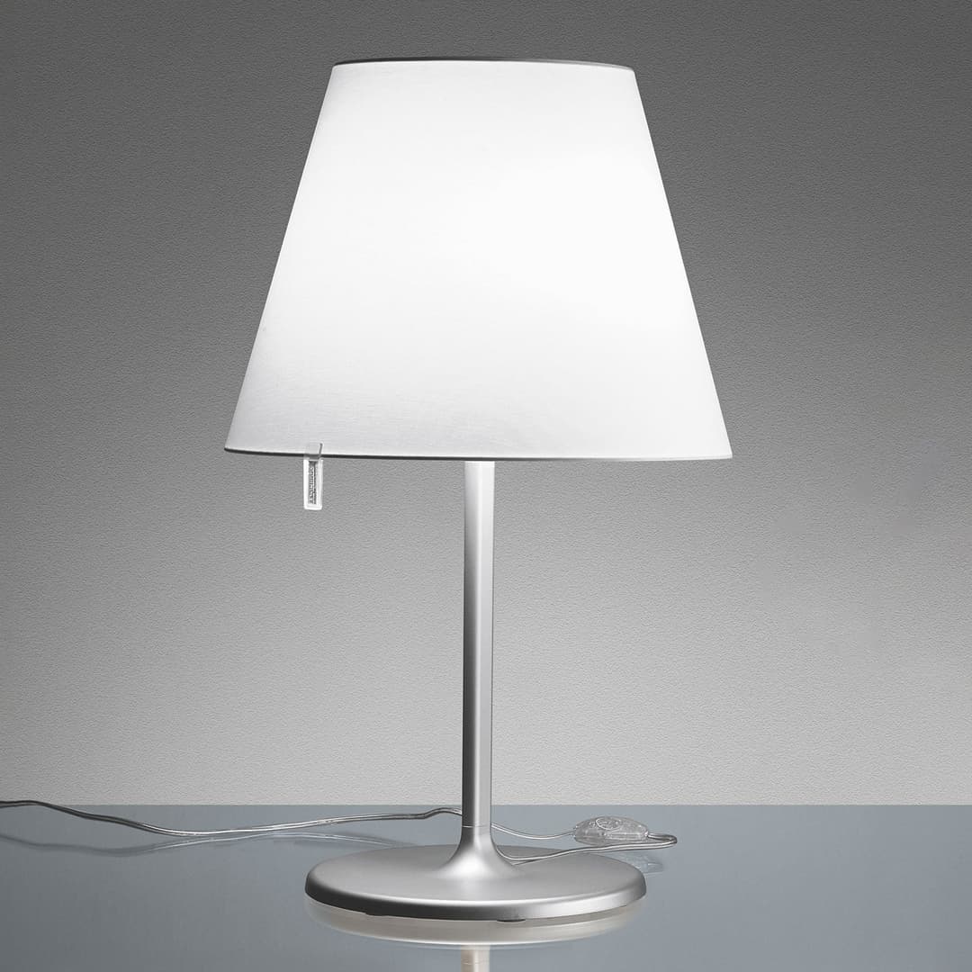 Melampo T Tischleuchte Grau - Artemide - Wohnzimmer - Design - Stoff / Textil - Mit Schirm