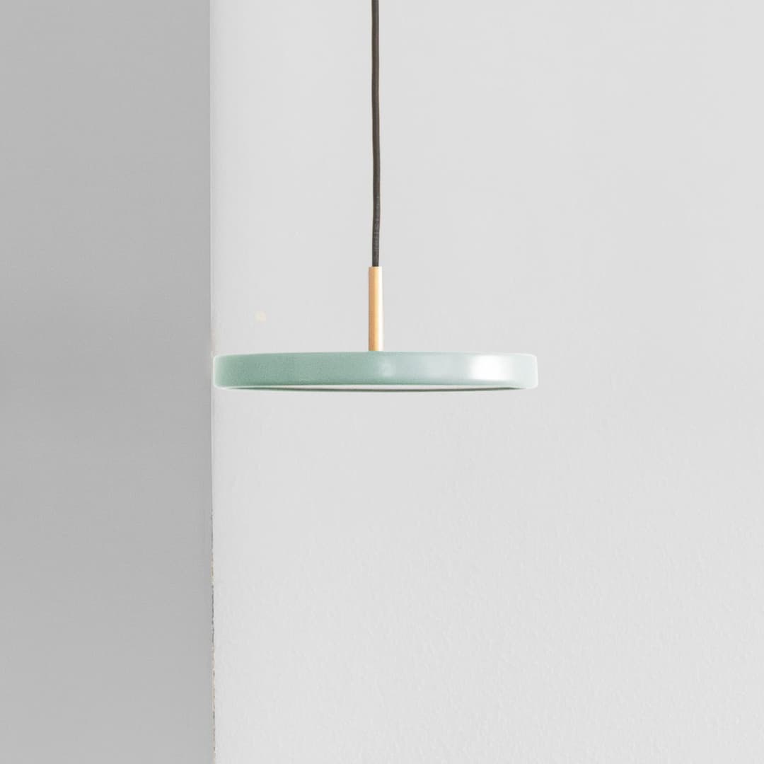 Asteria Pendelleuchte Micro V2 Olive - UMAGE Asteria Micro V2 - Wohnzimmer - Skandinavisch - Metall - Einflammig
