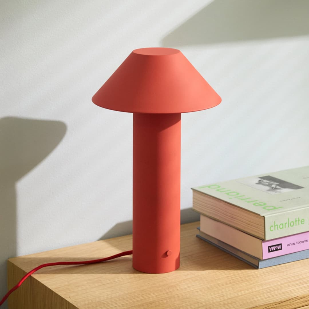 Tower Tischleuchte LED rot Höhe 32 cm - Hübsch - Wohnzimmer - Modern - Metall - Mit Schirm