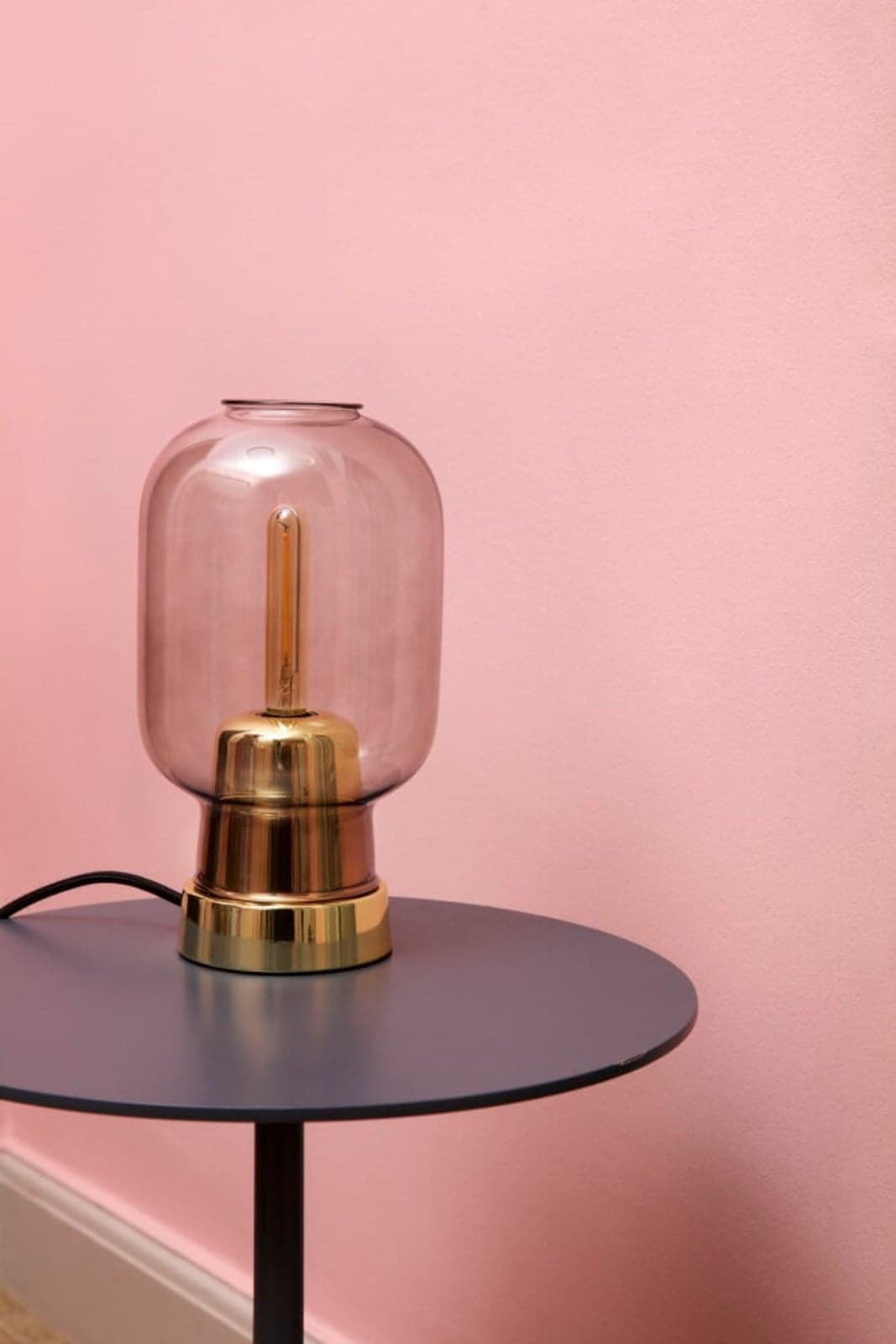 Amp Tischleuchte Rauch/Messing - Normann Copenhagen - Wohnzimmer - Glas