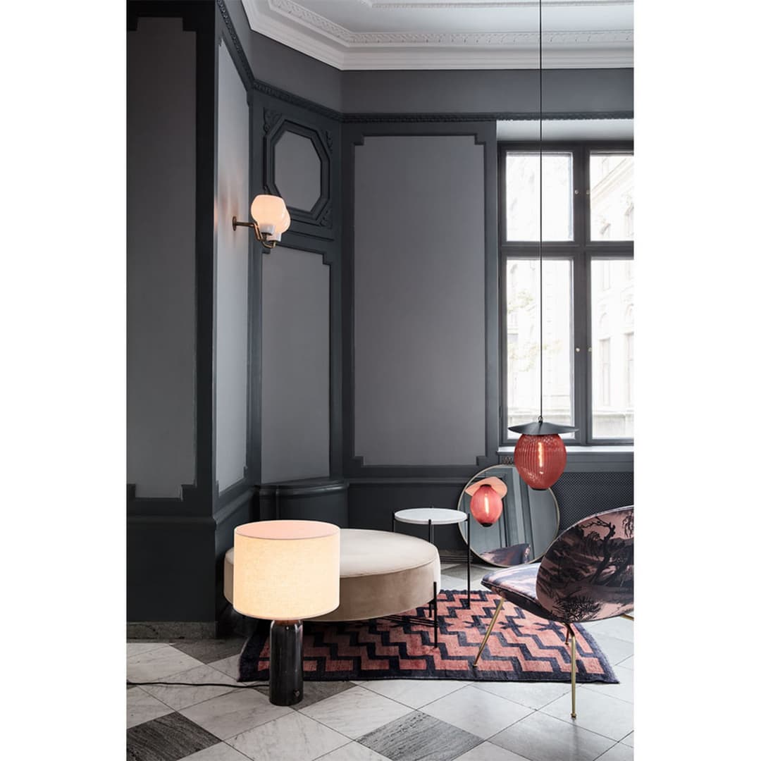 Gravity Tischleuchte Large Schwarz Marmor/Canvas - GUBI - Wohnzimmer