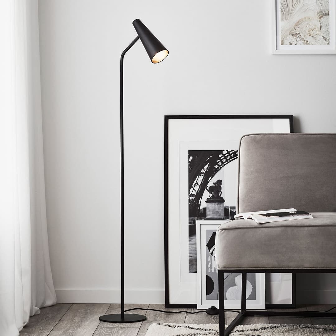 Peak Stehleuchte Schwarz - Markslöjd - Wohnzimmer - Modern - Metall - Einflammig