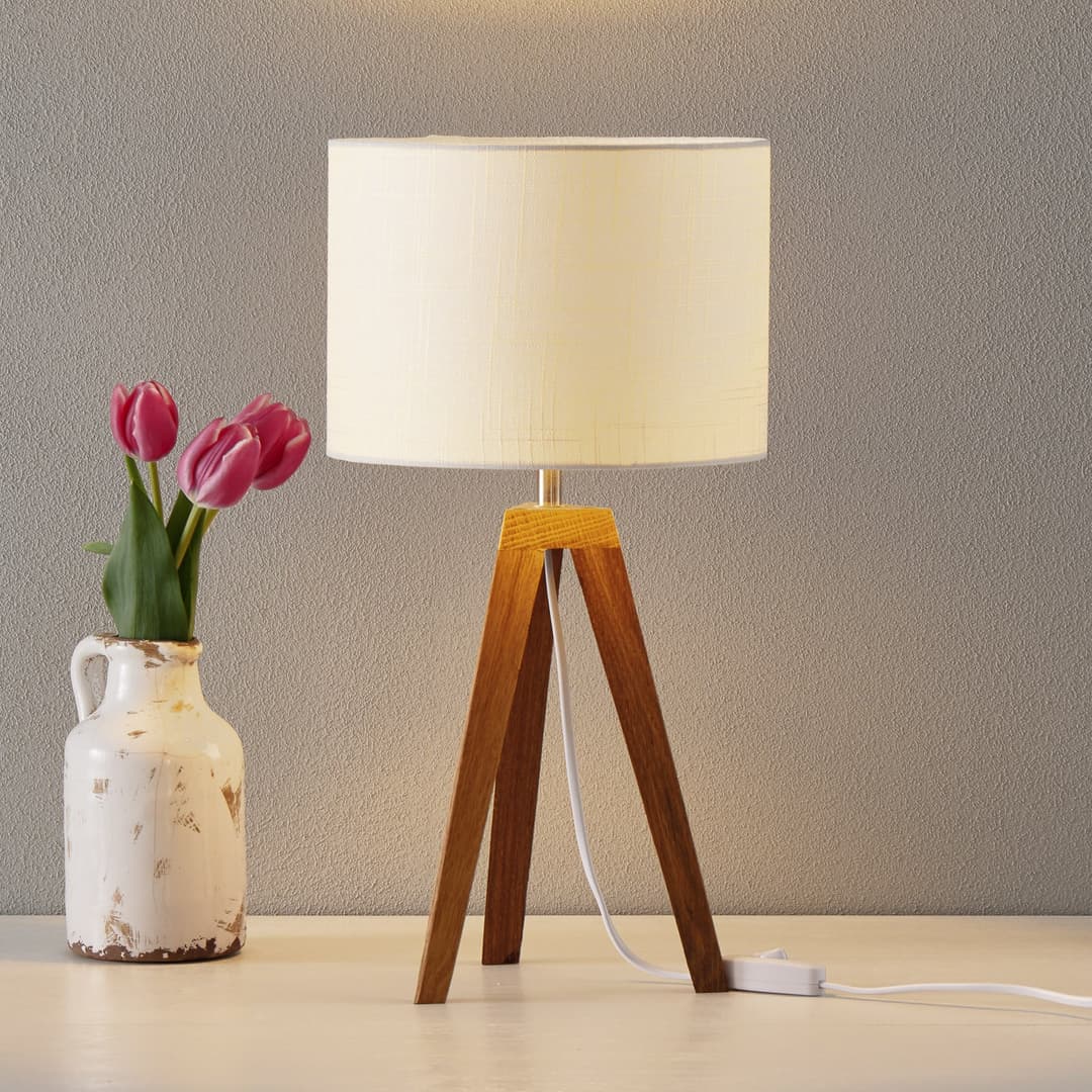 Kullen Tischleuchte Eiche/Weiß - Markslöjd - Wohnzimmer - Modern - Holz - Mit Schirm