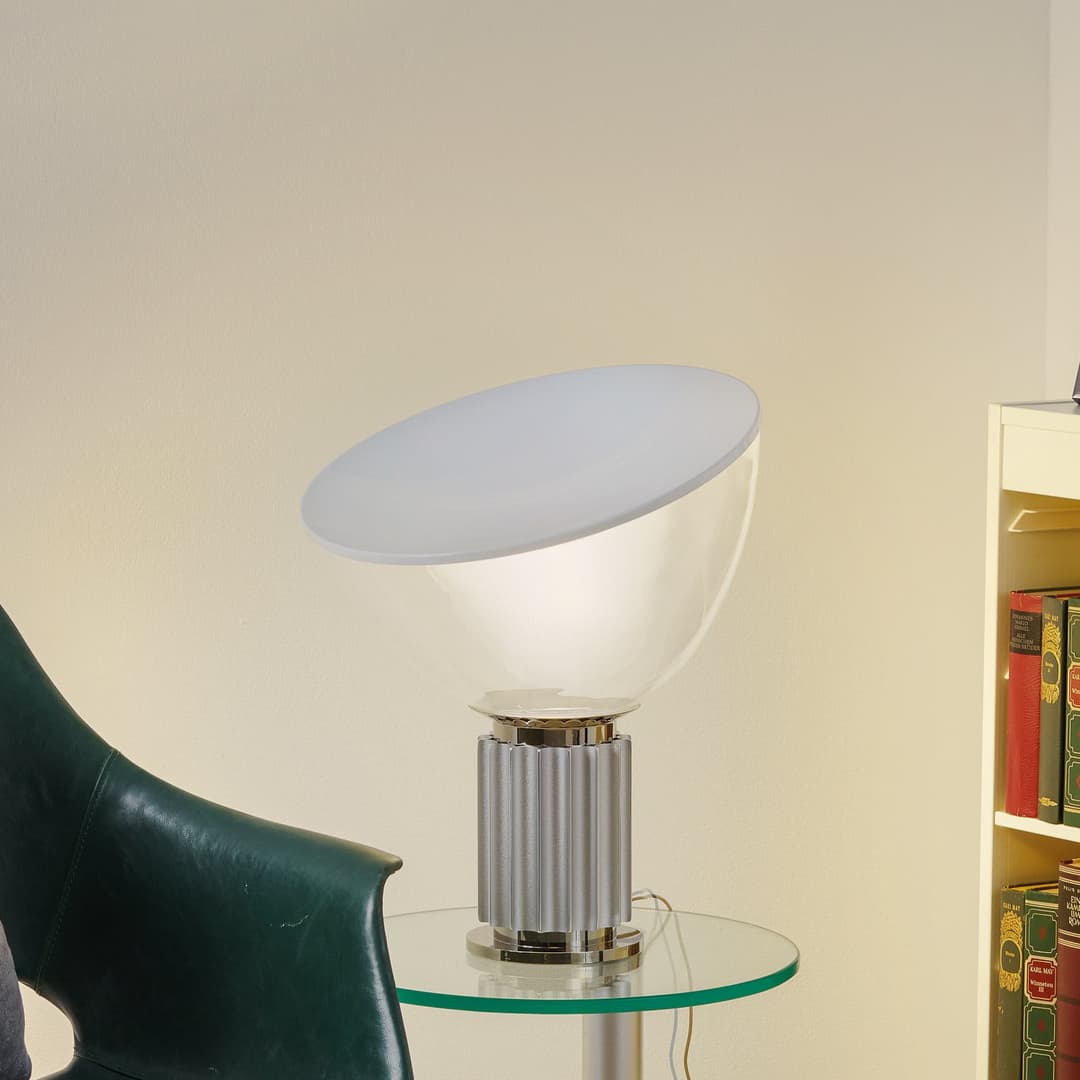 Taccia LED-Tischleuchte Small, aluminium - Flos Taccia small - Wohnzimmer - Design - Metall - Einflammig
