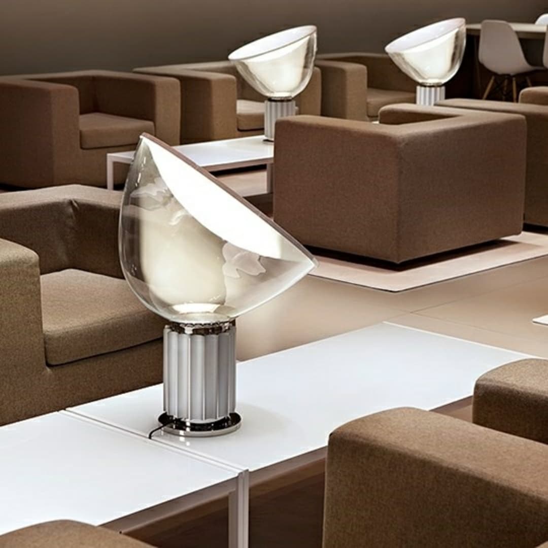 Taccia LED-Tischlampe, schwarz/klar, Glas/Alu, dim. - Flos - Metall