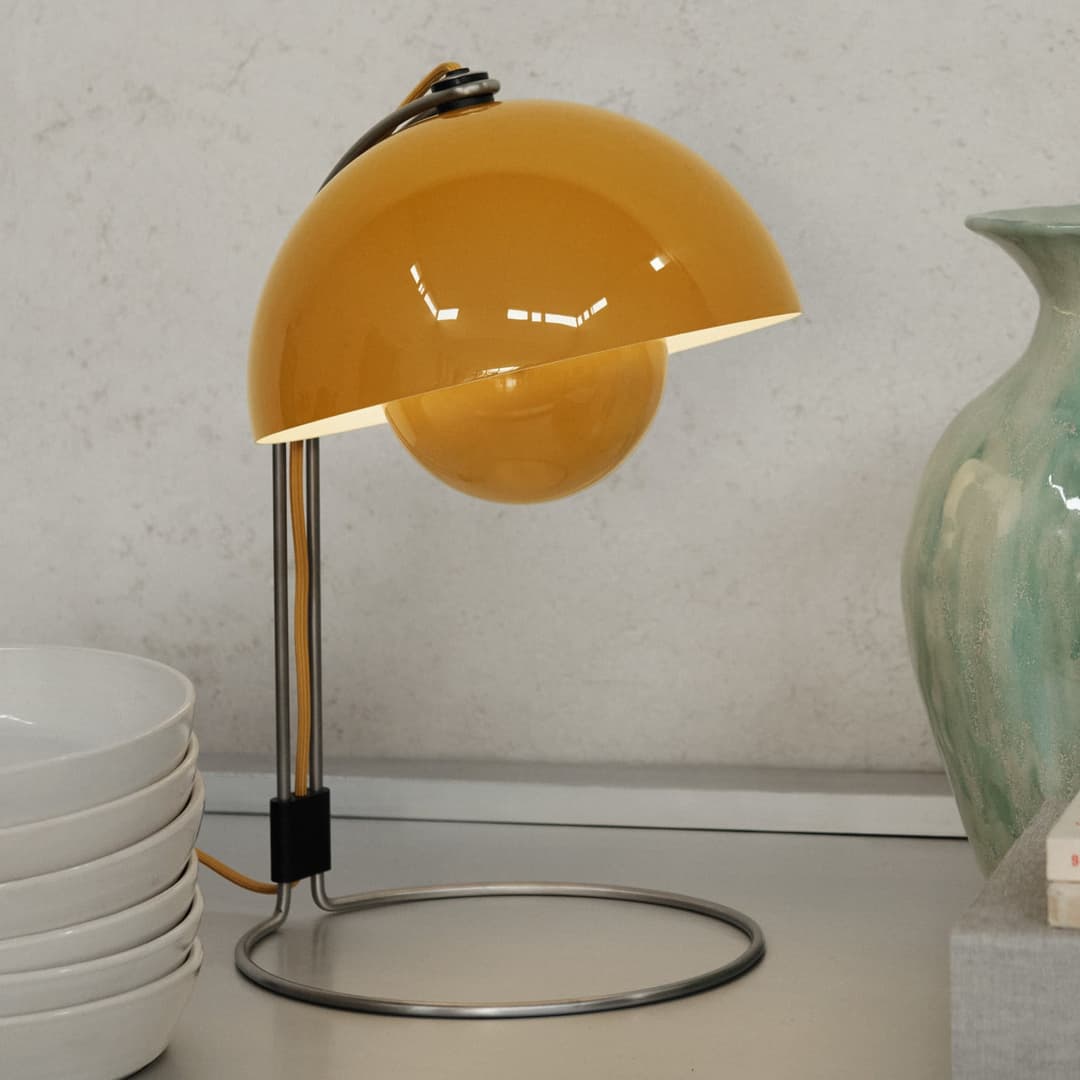 Flowerpot VP4 Tischleuchte, senfgelb, 36 cm - &TRADITION - Wohnzimmer - Design - Metall - Mit Schirm