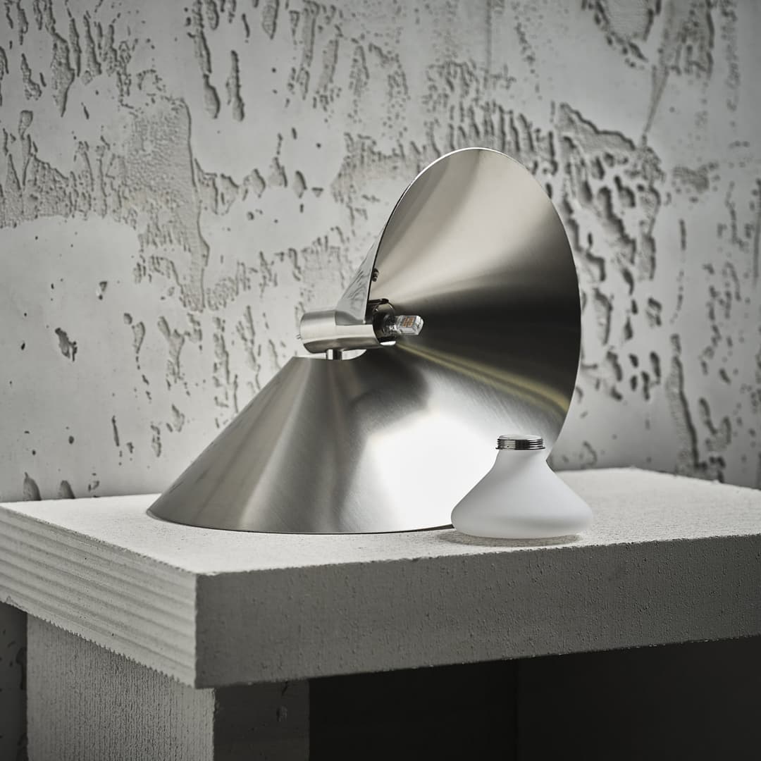 Peel Tischleuchte Brushed Stainless Steel - Frandsen - Wohnzimmer - Design - Metall - Einflammig
