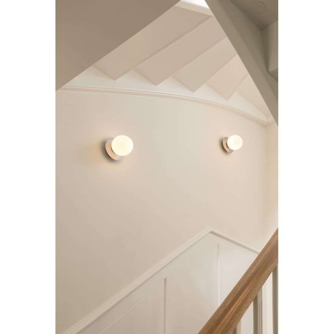 Liila 1 Wand-/Deckenlampe, silber/opal, Ø 14cm, IP44 - Nuura - Badezimmer - Skandinavisch - Metall - Rund