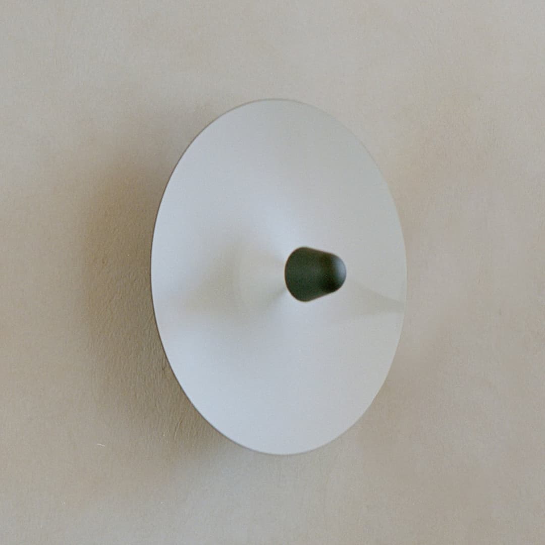 Kantarell LED-Wandleuchte, schwarz/weiß, Ø 55 cm - New Works - Wohnzimmer - Design - Aluminium - Einflammig