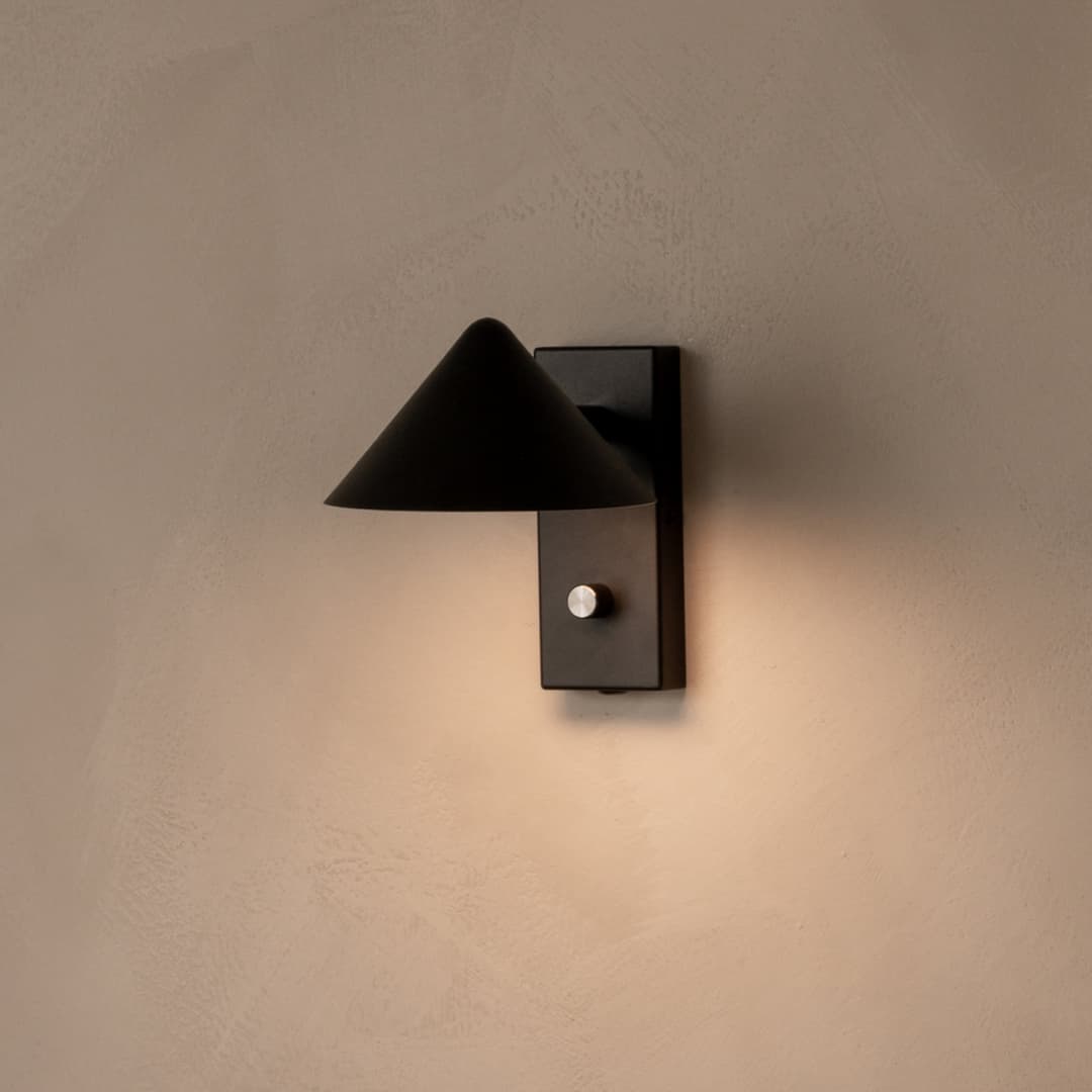 Kuro Wandlampe, schwarz, 16 cm, G9, Stecker - Watt & Veke - Wohnzimmer - Design - Metall - Einflammig