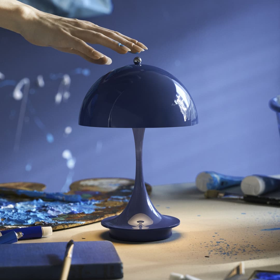 Panthella 160 Portable Akku-Tischlampe indigo - Louis Poulsen - Balkon - Design - Kunststoff - Einflammig