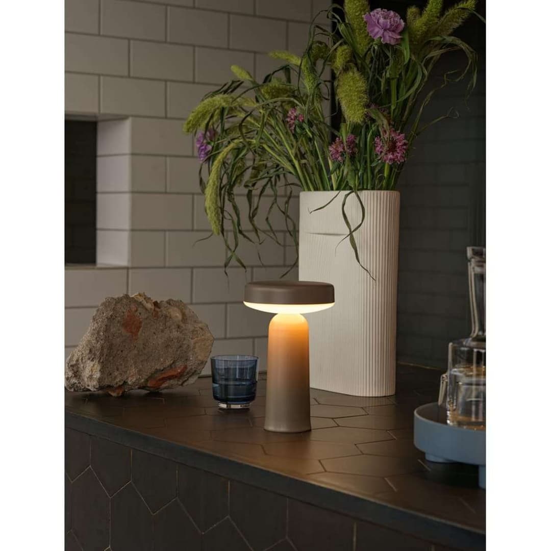 Ease Portable Tischleuchte Taupe - Muuto - Wohnzimmer - Kunststoff