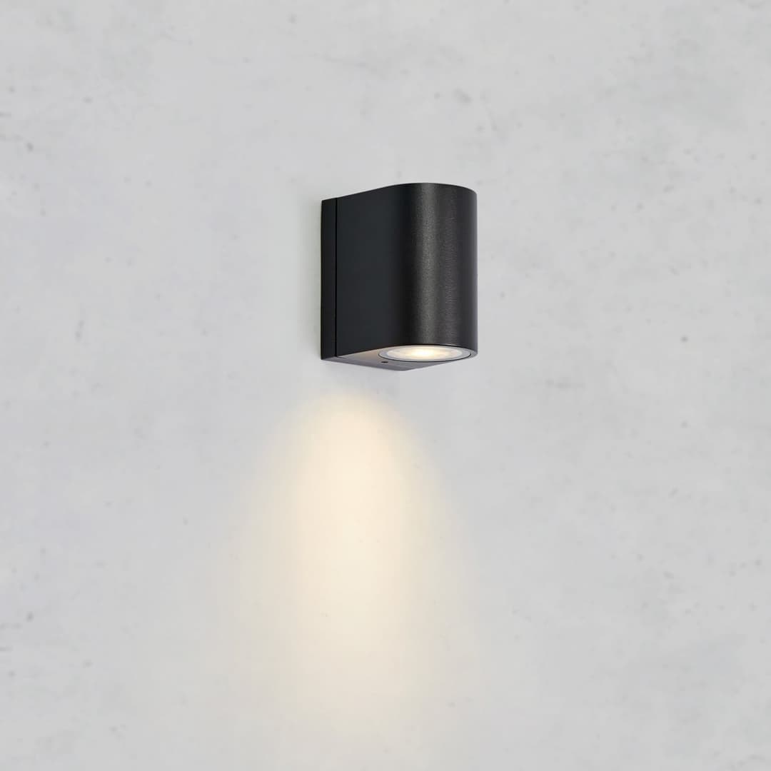 Alor LED-Außenwandlampe, schwarz, 1-flg., IP65, dimmbar - Markslöjd - Skandinavisch - Aluminium - Einflammig