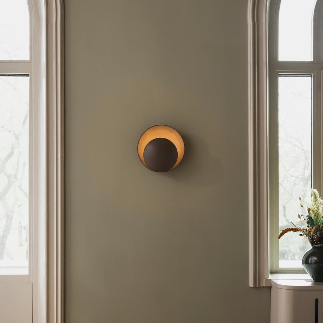 ORBIT Wandlampe, braun, Ø 30 cm, Stecker - Globen Lighting - Wohnzimmer - Design - Metall - Einflammig
