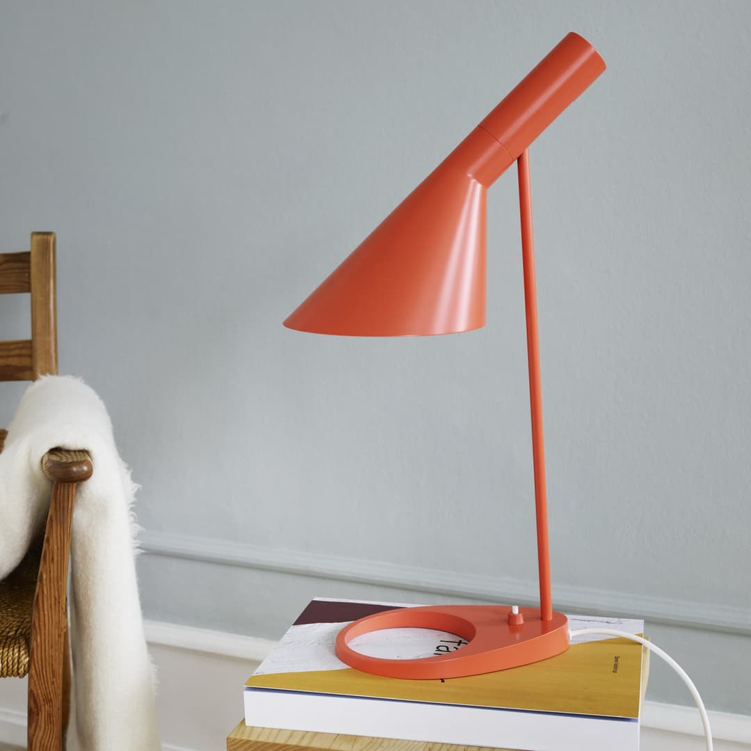 AJ Tischleuchte Electric Orange - Louis Poulsen - Wohnzimmer - Design - Metall - Einflammig